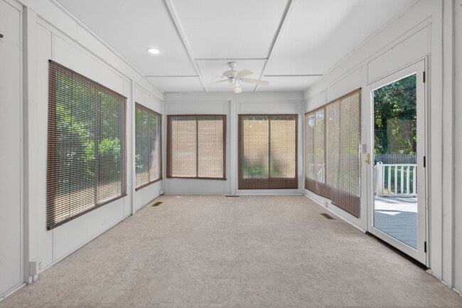Building Photo - 18609 Broadfield Dr