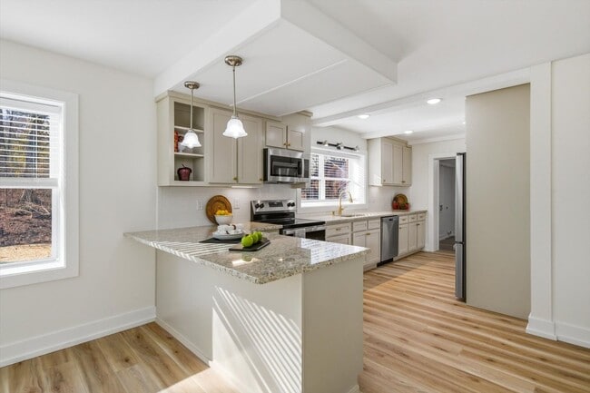 Building Photo - 2113 W Madison Ave