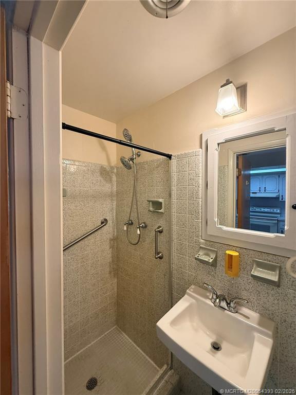 Building Photo - 2417 NW Holiday Ct