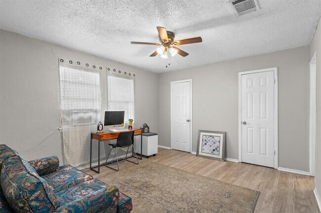 Building Photo - 203 E Anderson Ave