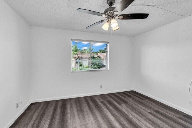 Building Photo - 6813 Via Regina
