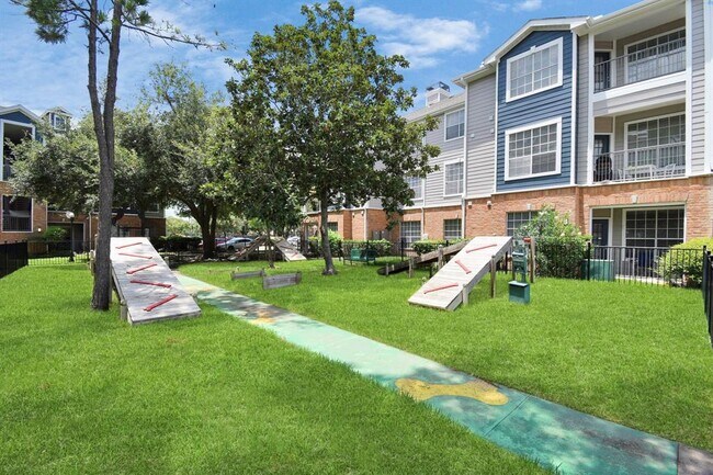 Building Photo - 3225 Woodland Park Dr