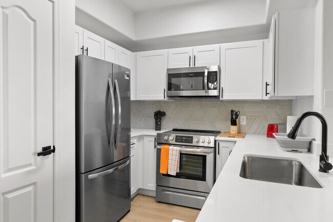 Building Photo - 875 W Pecos Rd