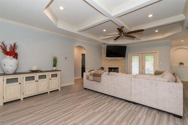 Building Photo - 8195 Quail Hollow Dr