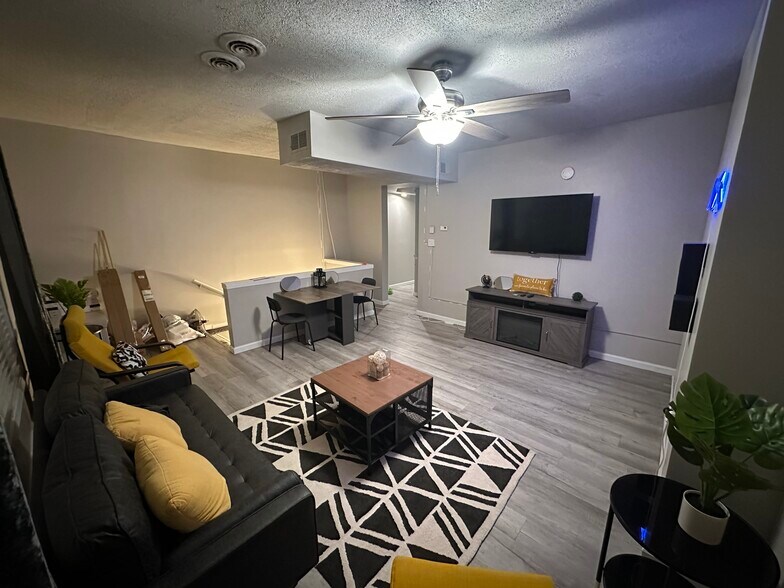 Living room - 1734 E Carson St