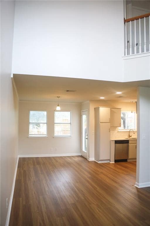 Building Photo - 830 Lone Star Dr