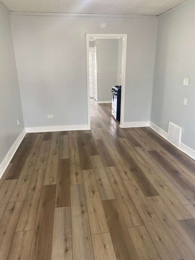 Building Photo - 3540 W 61st St