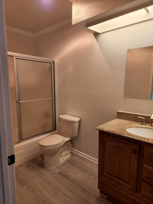 Building Photo - 9229 Village Glen Dr