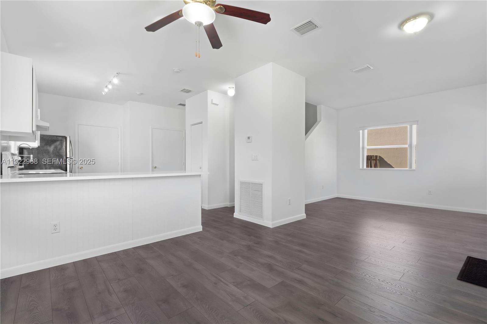 Building Photo - 5610 SW 43rd St