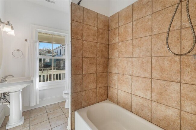 Building Photo - 216 W Anderson St