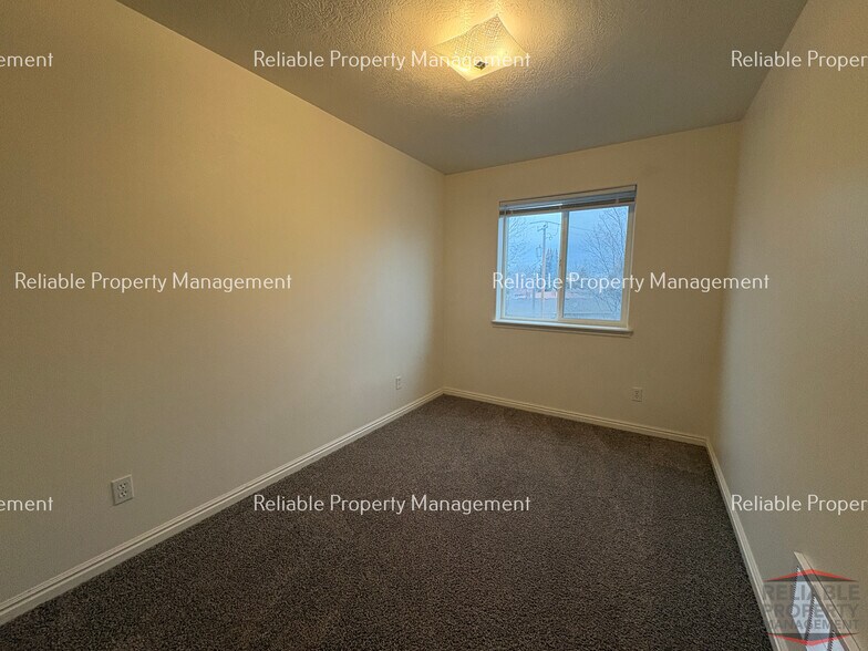 Building Photo - 620 Linden Dr