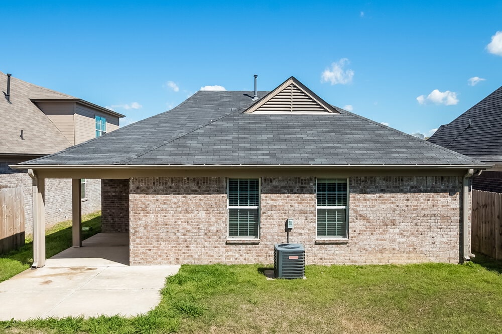 Building Photo - 9889 Southern Oak Way