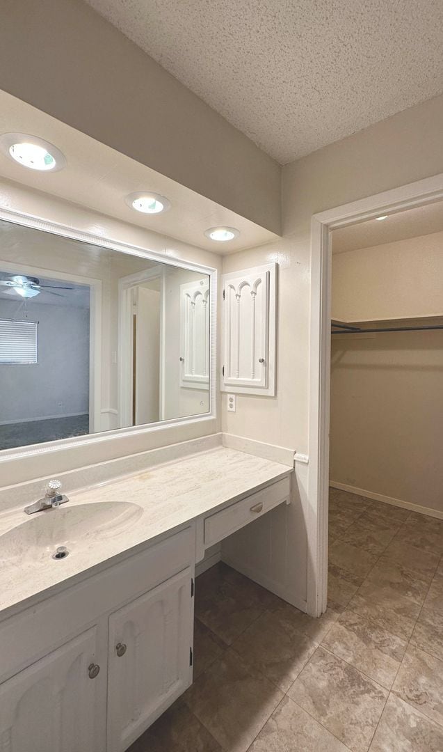 Building Photo - 3/2 in Northern Hills!!!