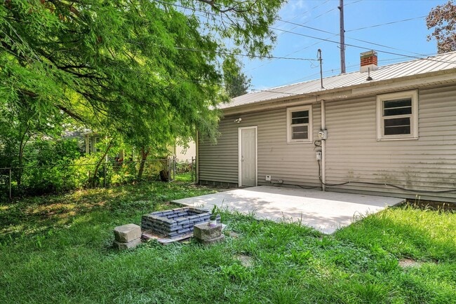 Building Photo - 2 BED / 1 BATH HOUSE IN CENTRAL CHAMPAIGN ...