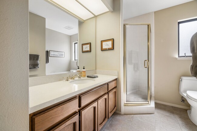 Building Photo - Breathtaking views of Hood Mountain and Su...