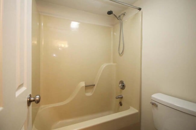 Building Photo - 1410 Country Club Ct