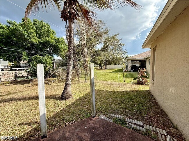 Building Photo - 1713 SW 10th Pl