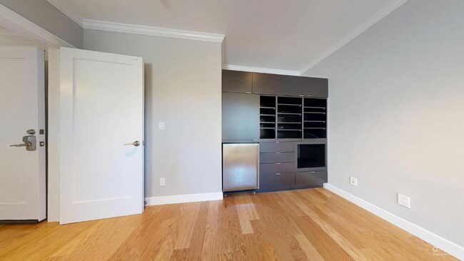 Building Photo - Charming, Renovated 3BR + Sunroom / 3.5 BA...