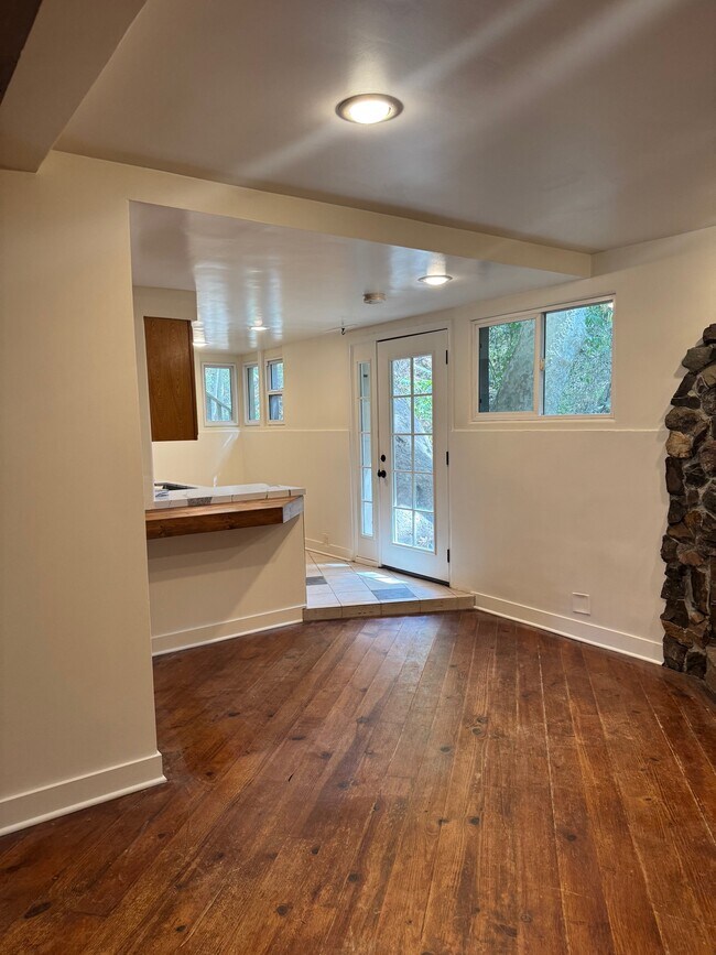 Building Photo - 1440 Old Topanga Canyon Rd