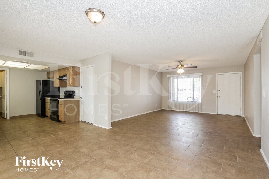 Building Photo - 5031 W Windrose Dr