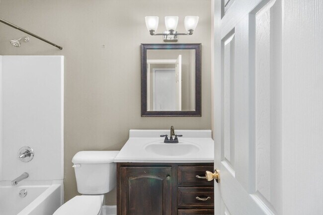 Building Photo - Cozy Timberwood Dr