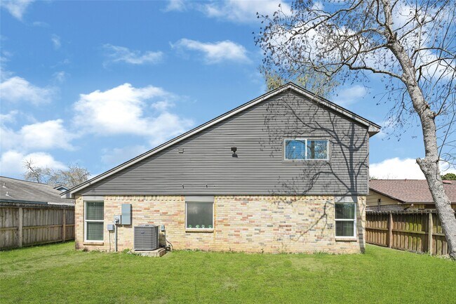 Building Photo - 4802 Hickorygate Dr