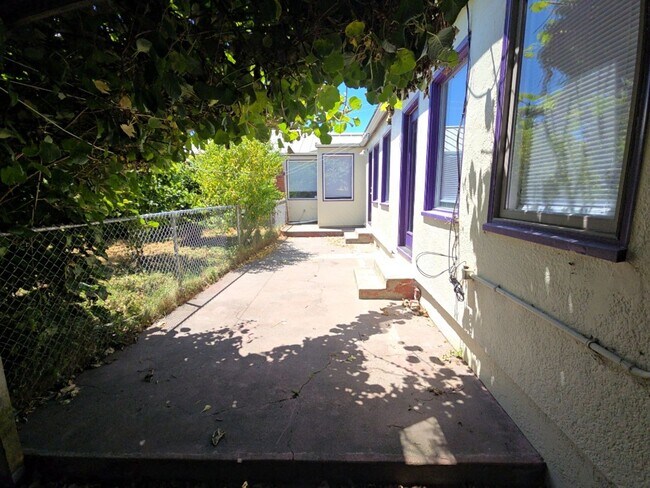 Building Photo - 4BD/2BA Eureka home close to schools, medical services