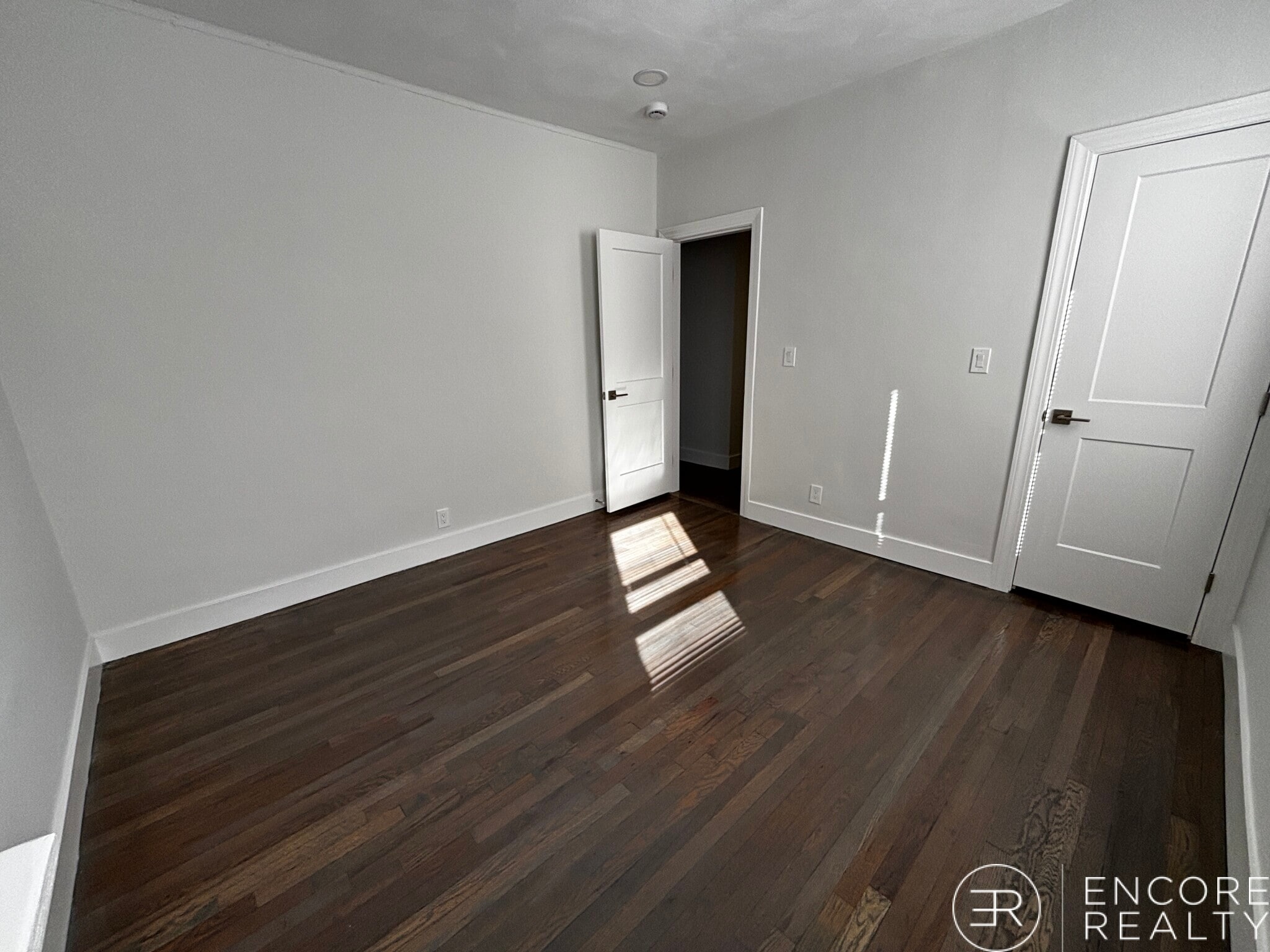 Building Photo - 111 Park Dr