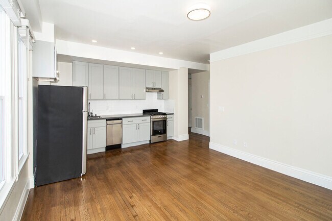 Interior Photo - 2363 Van Ness