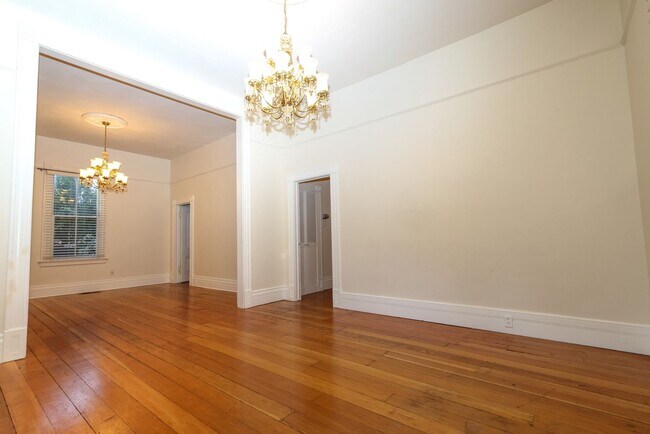 Building Photo - 703 Manzanita Ave