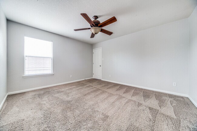 Building Photo - 10811 Marot Field