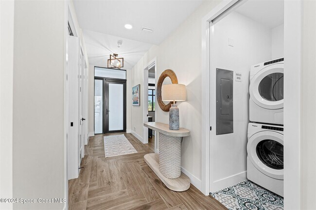 Building Photo - 225 Strand Dr