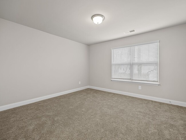 Building Photo - Charming two bedroom two and a half bathroom ready for you to call home!