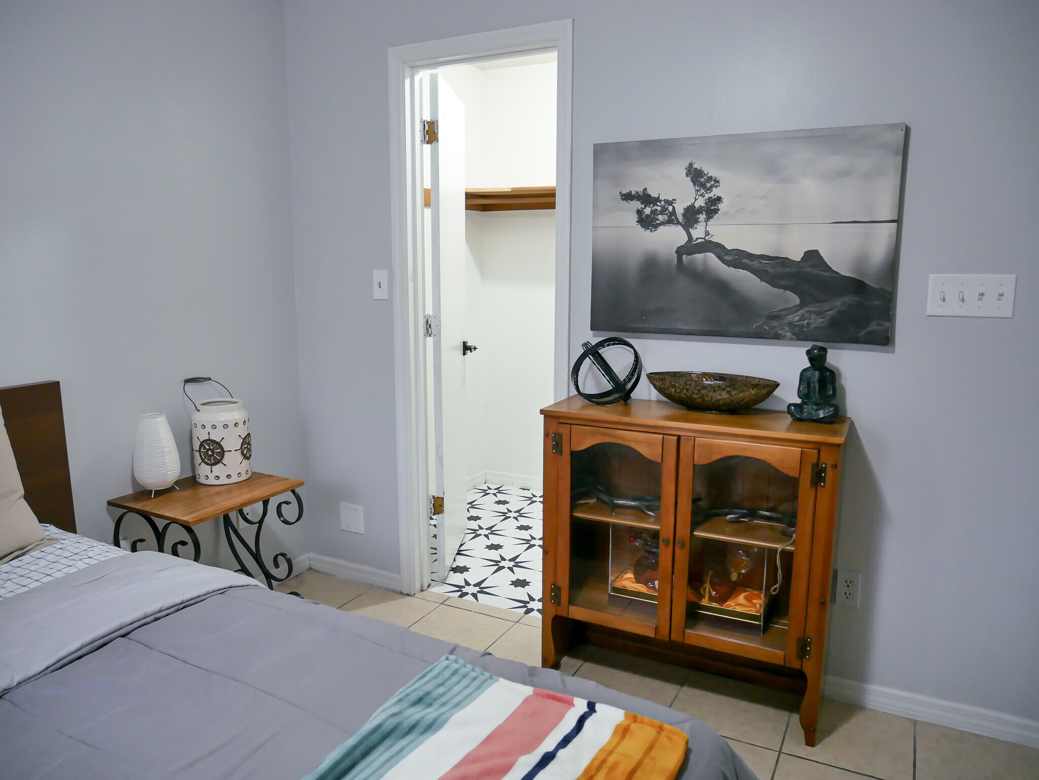 Building Photo - 1453 Hendren Dr