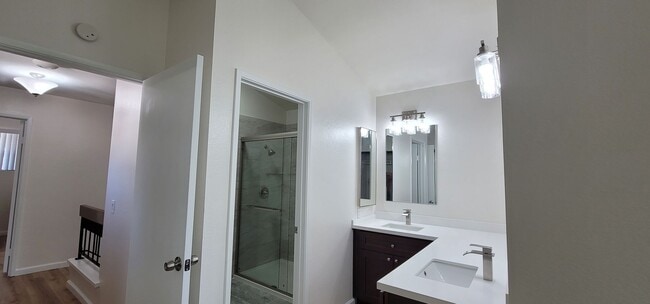 Building Photo - Spacious 3-Bedroom Townhome with Scenic Views in Glenwood Springs