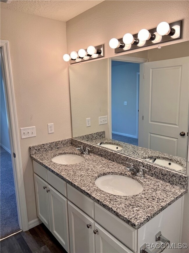 Building Photo - 6652 N Bedstrow Blvd