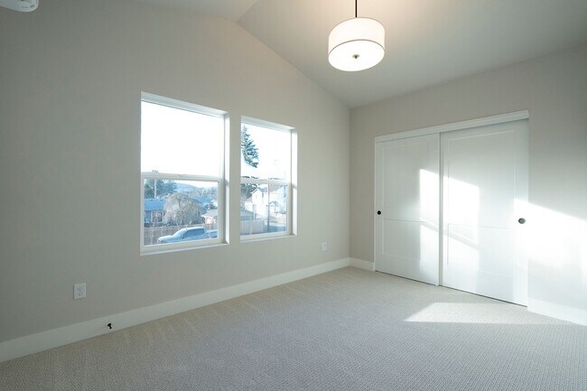 Building Photo - New Build 3 Bed, 1.5 Bath Rental Home in Centennial neighborhood!