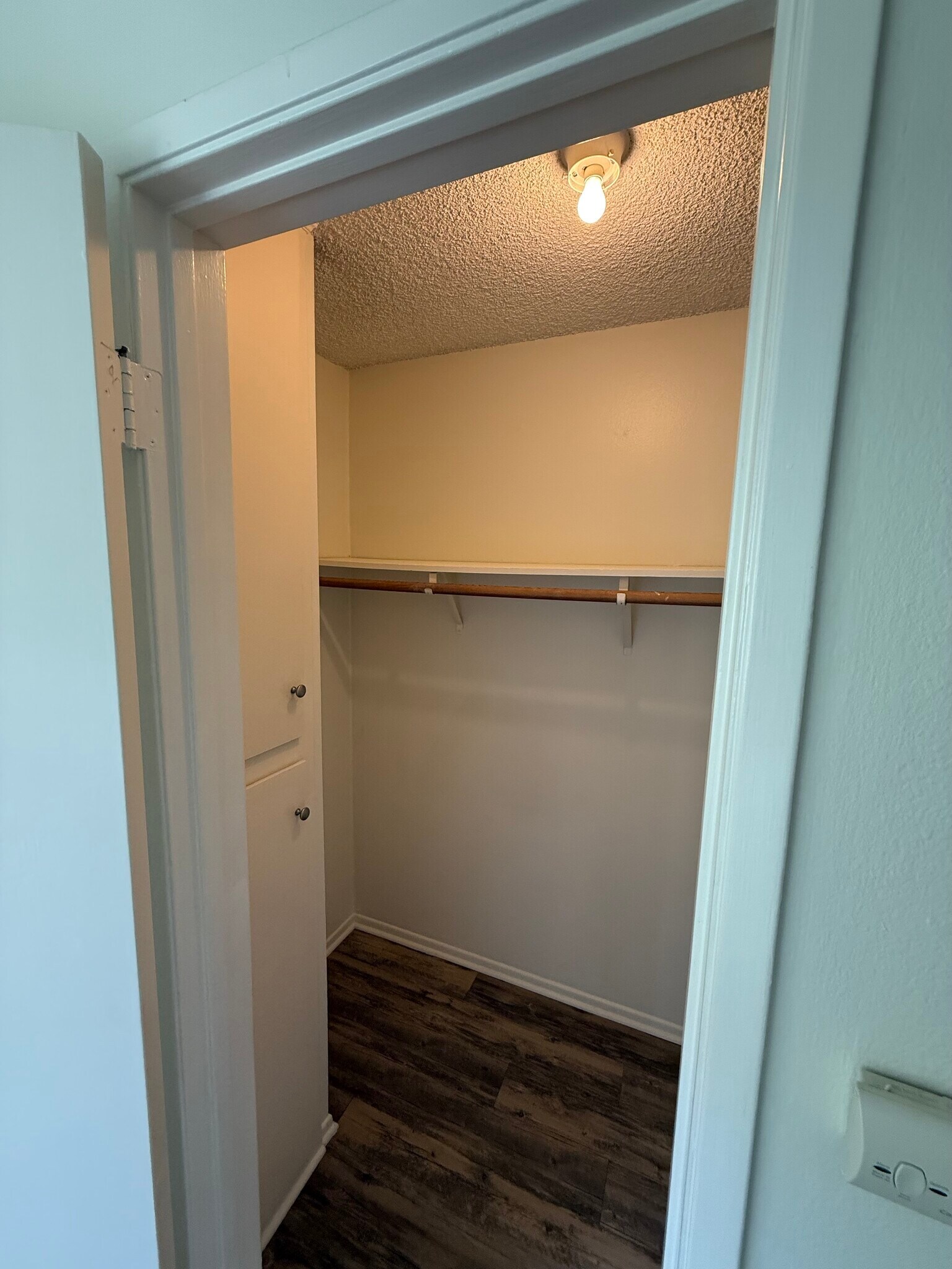 Building Photo - 1218 McClellan Dr
