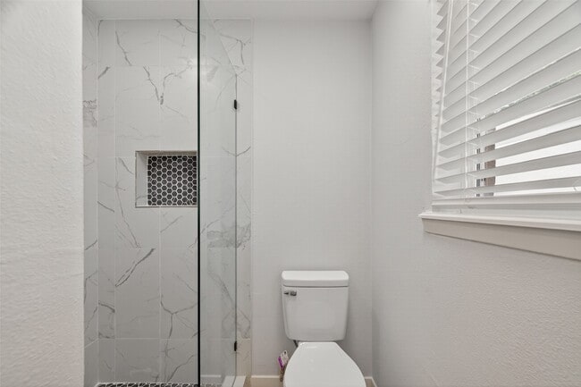 Building Photo - 11742 N Little John Cir