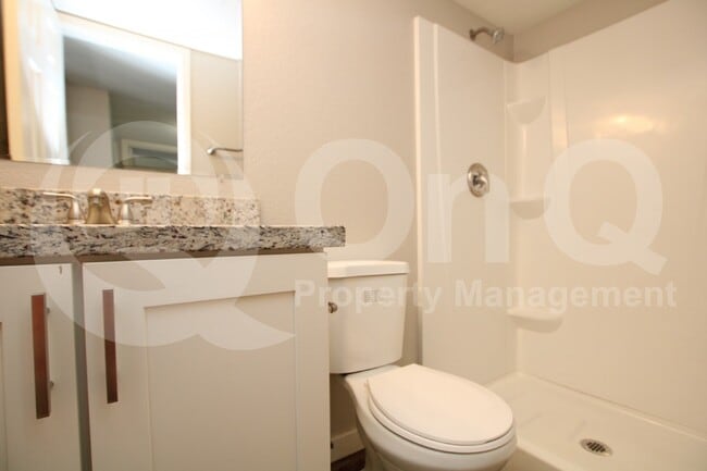 Building Photo - 2807 E Paradise Ln