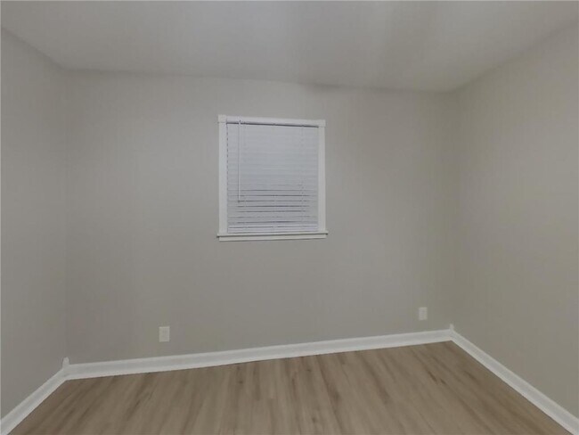 Building Photo - 408 Riverview Dr