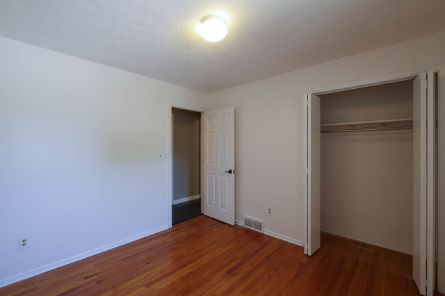 Building Photo - Renovated Singe Family Bi-Level near South...