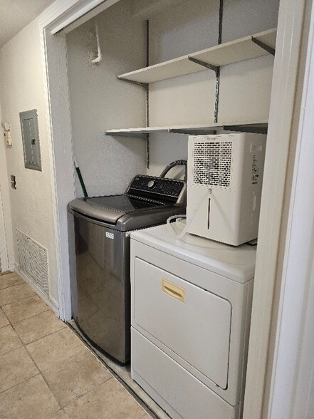 Building Photo - 3345 Oliphant St