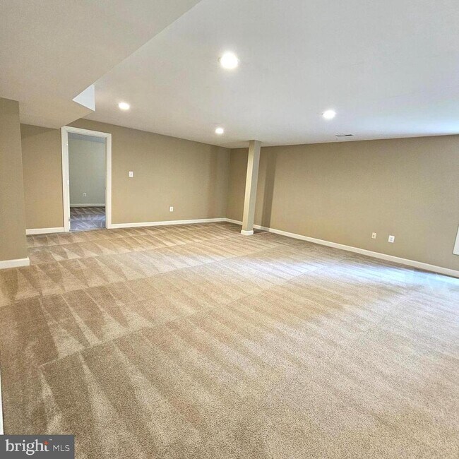 Building Photo - 5267 Tractor Ln