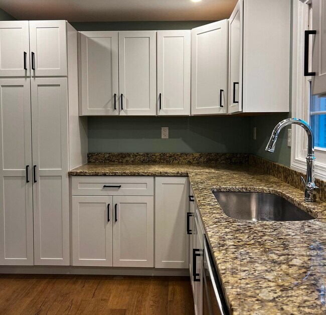 Building Photo - 16 Boulder Dr