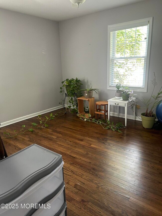 Building Photo - 505 Branchport Ave