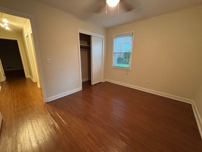 Building Photo - MOVE-IN READY IN FOREST ACRES!