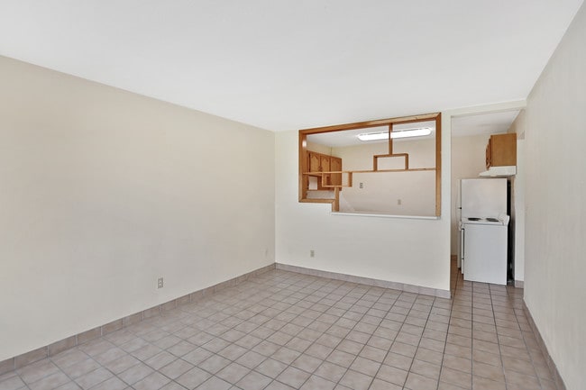 Building Photo - 1100 Como Ave SE