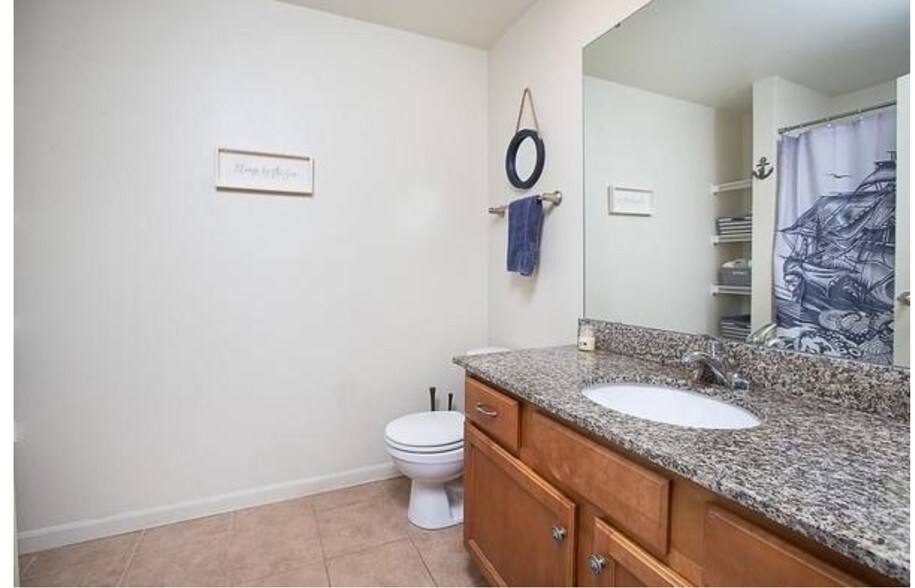 Building Photo - 400 N Richmond St