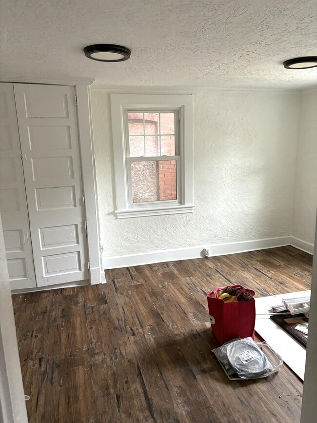Building Photo - 416 S Urania Ave